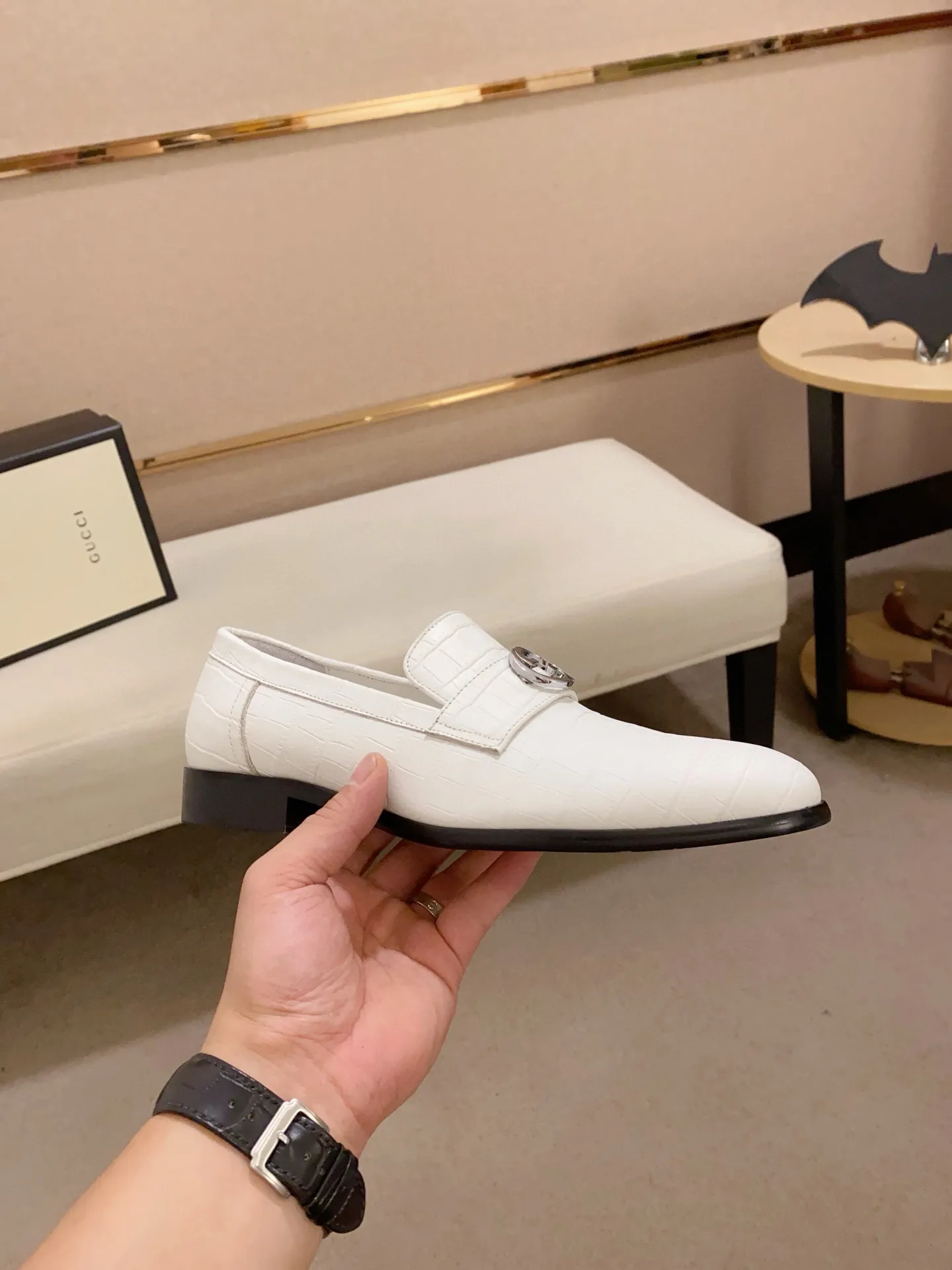 Men's shoes 💰: 520💰 (GUCCI) new series ss hot new products 💢 💠 Casual leather shoes 👞, first layer of cowhide, upper hardware buckles and logo on the sides of the shoe, brand logo on the insole and sole 💠 💎Upper: 100% cowhide 💎Inner: cowhide/100% 💎Feet: cowhide/100% 💎Sole: rubber/100% 💎SIZE: 38 39 40 41 42 43 44 Can be customized 45